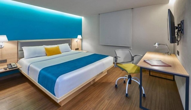 3 Contemporary Rooms for Transit Travelers w/Kitchenette & Free Breakfast