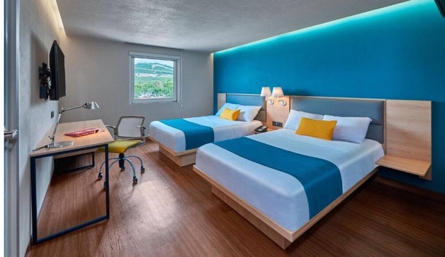 3 Spacious Modern Rooms Near Cancún Airport l Pool, Free Breakfast & Shuttle