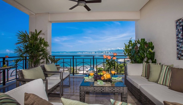 3300 sqft Luxury Beach Front Condo! Old Town/Romantic Zone/Molino de Agua