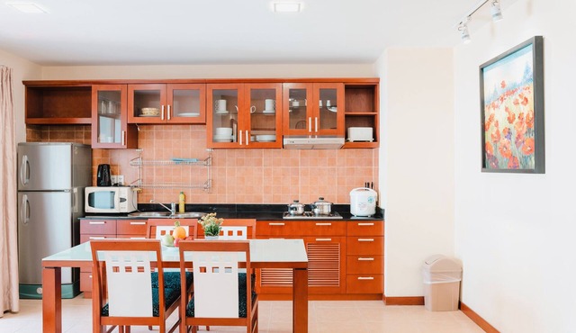 3BD Serviced Apartment in City Center suitable for long stay and large group