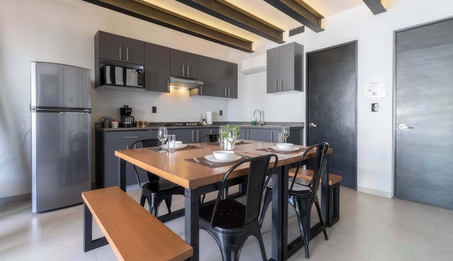 3Ph Amazing 2Bdrm 2bath private terrace fits 10