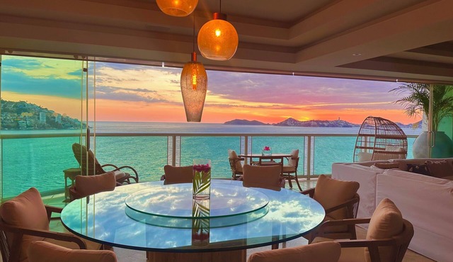 4 BR Luxury beachfront apartment in Acapulco Bay.