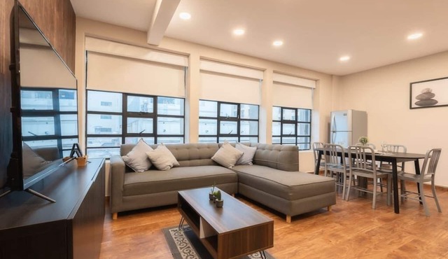 401 Location 3Bdrm 2bath apt with AC Rooftop