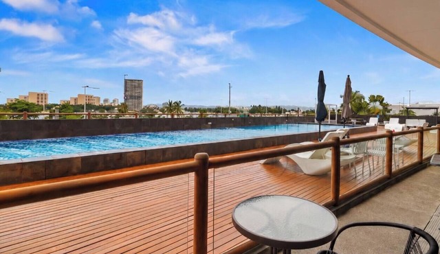 4BR Marina Ocean-View Above Casino 2 Suites