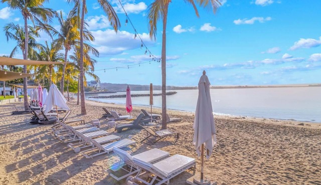 4BR w Private Pool & Beach Club Access - Villa 11A