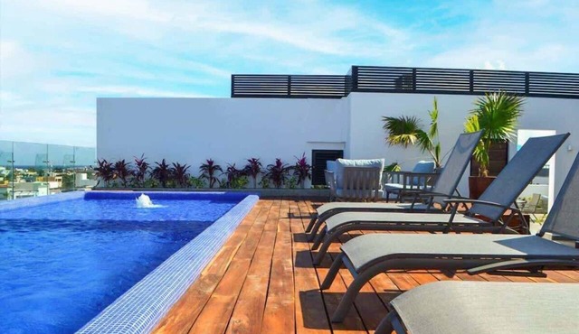 5 Blocks to Beach | Icono Oceanview Pool & Hot Tub