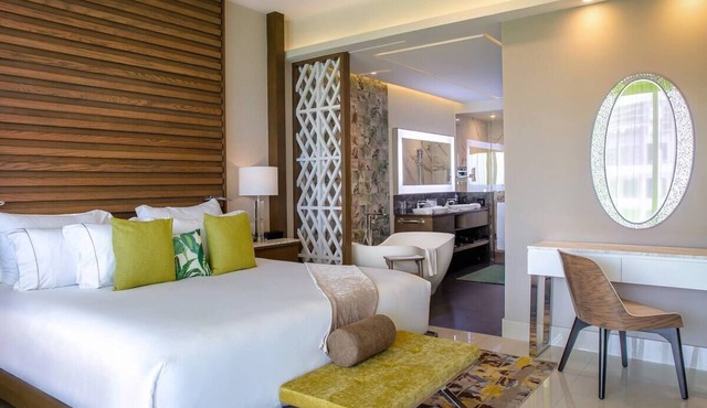 5-Diamond Ocean Resort 2 BDR Deluxe Suite Cancun!