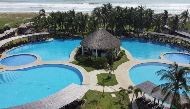 5 minutes from the Beach Club! Acapulco Diamante Apartment