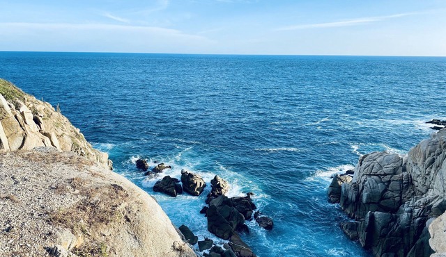 5 minutes to beach! Oceanfront Condo, Sleeps 6, Two Pools, 24-hr Security, Wi-Fi