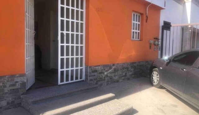 5 minutes to the theme park! Family-sized condo with game room & deck