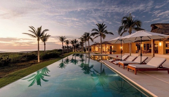 5 star resort with ocean views from every corner of the house and a 25 yard pool