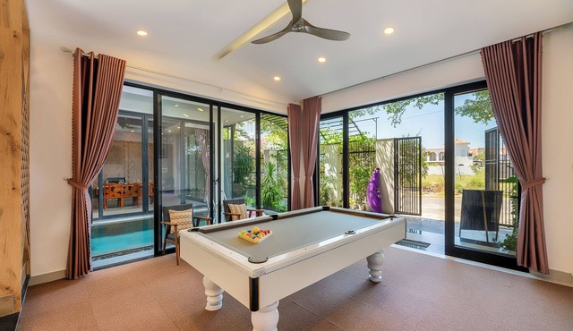 6BRs w/Private Pool & Billiard - 7min to Beach