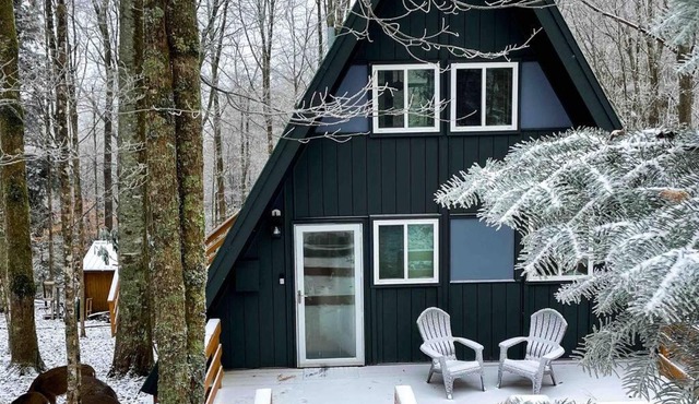 A Frame Beech Mountain Cabin 5 minutes from ski resort.