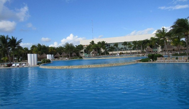 Affordable Mexico Vacation with 2 bedrooms, 2 bath resort Suite Sleeps 6 adults