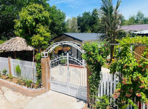 AHK Garden House, a modern house, near the beach