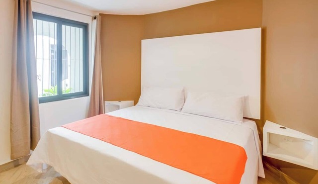Air, King Bed, Kitchen, 50 Mbps Wi-Fi, V1