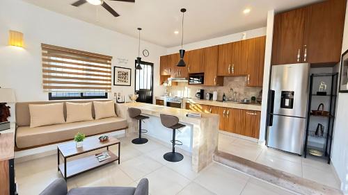 Ajijic 1 Bed Guesthouse-Great Location-Patio-Bikes-Pickleball Court-Golf Cart