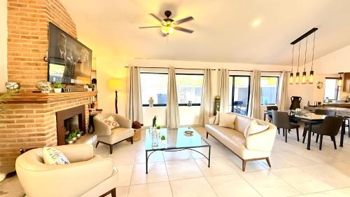 Ajijic Modern 1 King Bedroom Unit-Best Summer Rates -Bikes-Gym-Pickleball Court