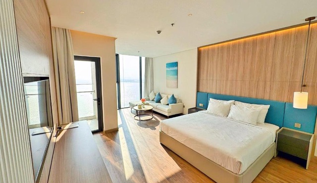 Alacarte condo - right on beach - high floor