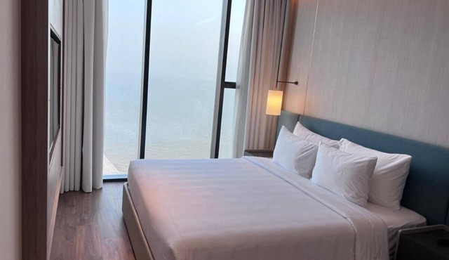Alacarte Ha Long Bay-Ocean Suite with beautiful view of World Heritage Wonder.