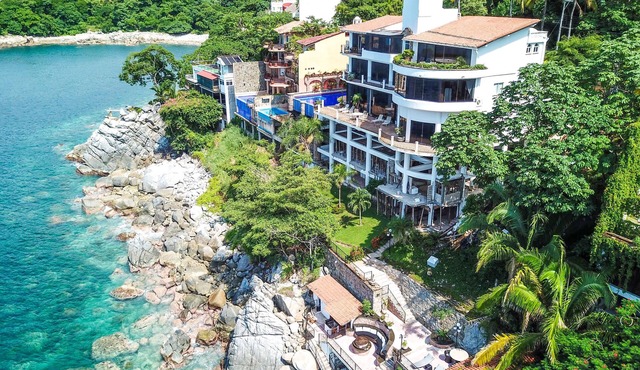 All Inclusive Luxury Ocean Front Villa, 10 BRs, Chef, Gym, Infinity Pool, Staff