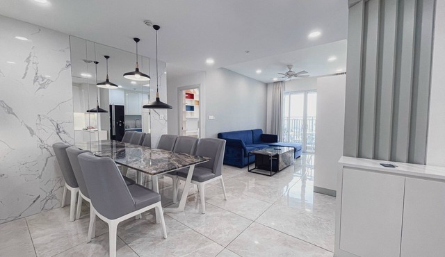 Alm's 3 BedRoom Apartment at Sunrise City District 7