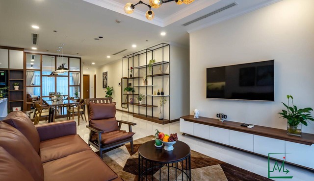 AMAVI LUXURY - VINHOMES SPACIOUS AND COZY APT FOR FAMILY/GROUP - 4 BR