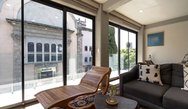 Amazing 180° views to the city Penthouse.