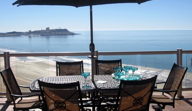 AMAZING Ocean Front Condo~ with 2 KING Bedrooms & Bonus Bunkroom! sleeps up to 7