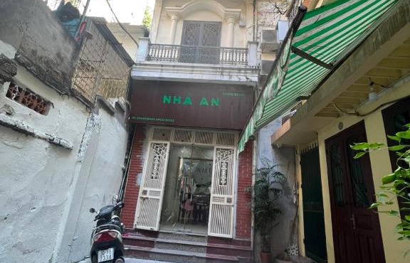AN HOUSE
