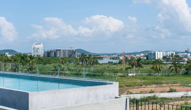 Apartment for 6 people with pool near the beach