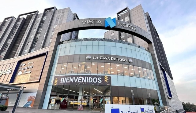 Apartment with exclusive access to shopping center