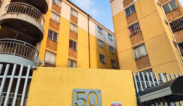 Av. Reforma 50, very central location