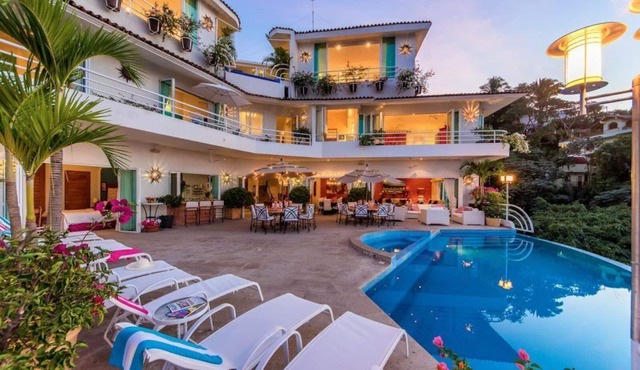 Awards Winning Villa Ocean Views Close Downtown Full Staff Great For Big groups