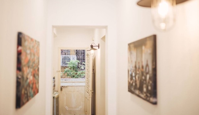 Balcony Apartment 3 Bedrooms, 5mins to Hoan Kiem Lake