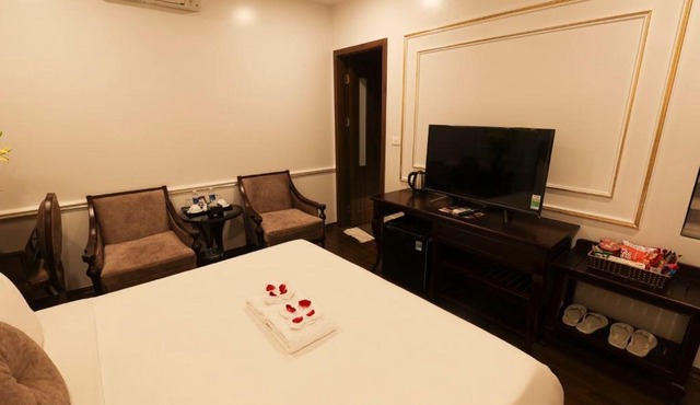 Bay Luxury - Royal Văn Phú Hotel