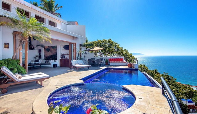 BAY VIEWS, LUXURY HILLSIDE VILLA