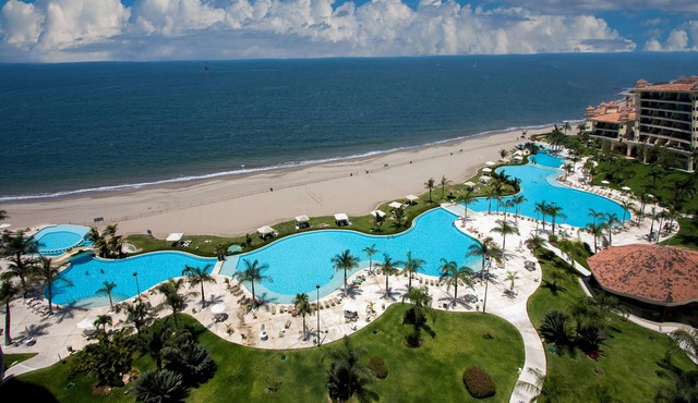 Beach Front Luxury at the Bay View Grand - Location! Location! Location!