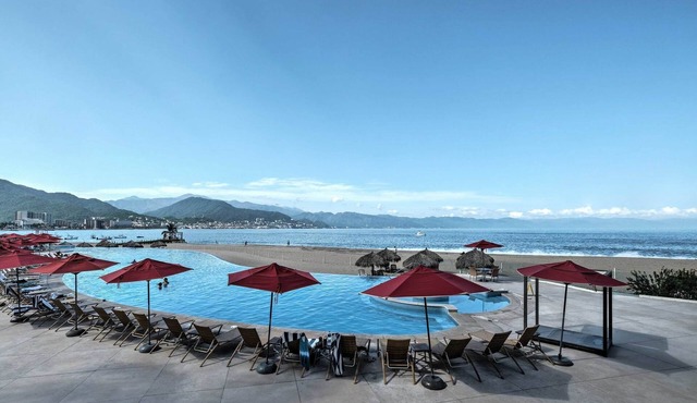 Beach Front, Stunning Views from every window.!
