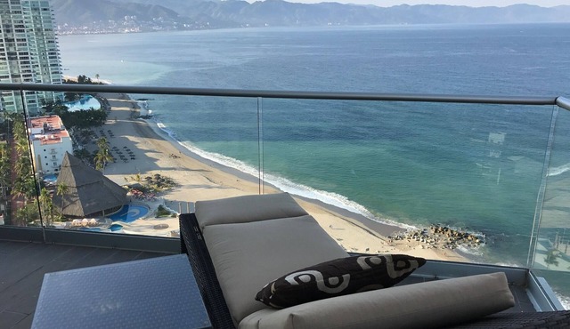 Beachfront Best Views! Now Booking Summer! Christmas is Available.
