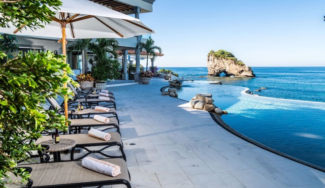 Beachfront Estate with sunset views over the famous Los Arcos of Puerto Vallarta