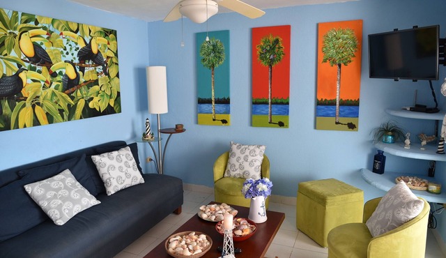 Beachfront Flamingos Condo With Pool - WIFI (ask)