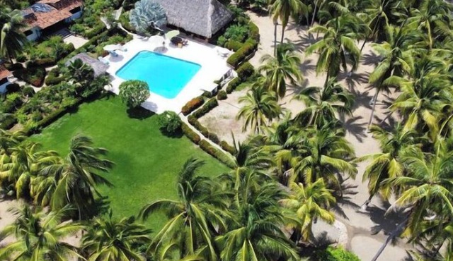 Beachfront Great Villa, private, full staffed, pool, sleeps 28, 8 bedrooms