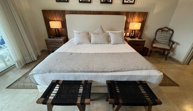 Beachfront Luxury 2 BR Apartment Playa Royale Towers, Nuevo Vallarta, MEXICO