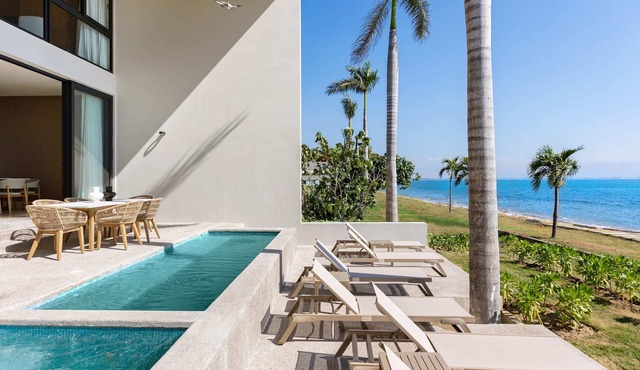 Beachfront Modern Luxury W/Pool! Sleeps 16!