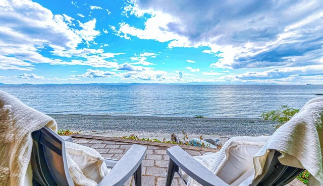 Beachfront Studio w/Lovely Views, Private Patio