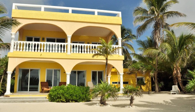 Beachfront Stunning Views of the Caribbean!