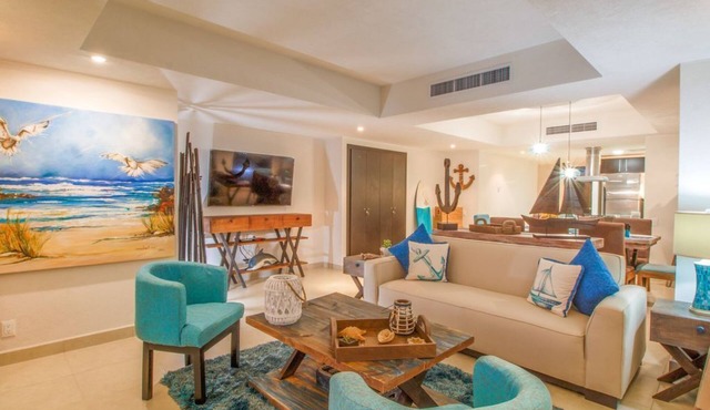 BEACHFRONT & TERRACE CONDO!