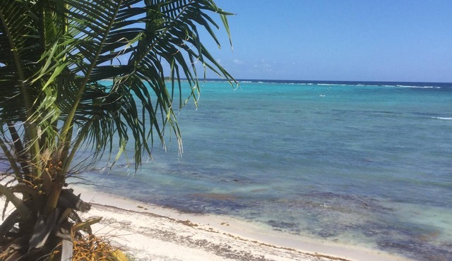 Beachfront villa on the water, private stunning bay, 360 degree views. Quiet.