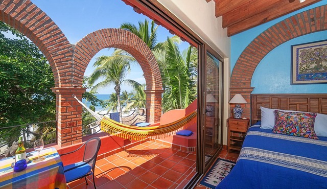 Beachside Casita, new and secure in lovely, quiet north side neighborhood.